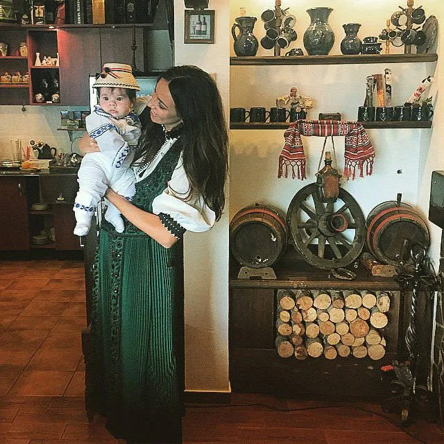 Mădălina Ghenea, la botez în România. Unde a petrecut vedeta, în secret