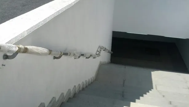 S-a deschis pasajul pietonal de la Casa Presei, însă bucureştenii  îl evită
