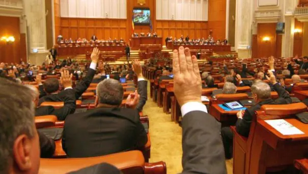 Pensii de lux pentru aleşi. Unii parlamentari vor lua echivalentul a 11 pensii minime