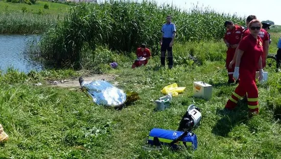 Un pescar din Suceava a fugit de doi bărbaţi pe marginea iazului. Urmarea, ruptă din filmele horror