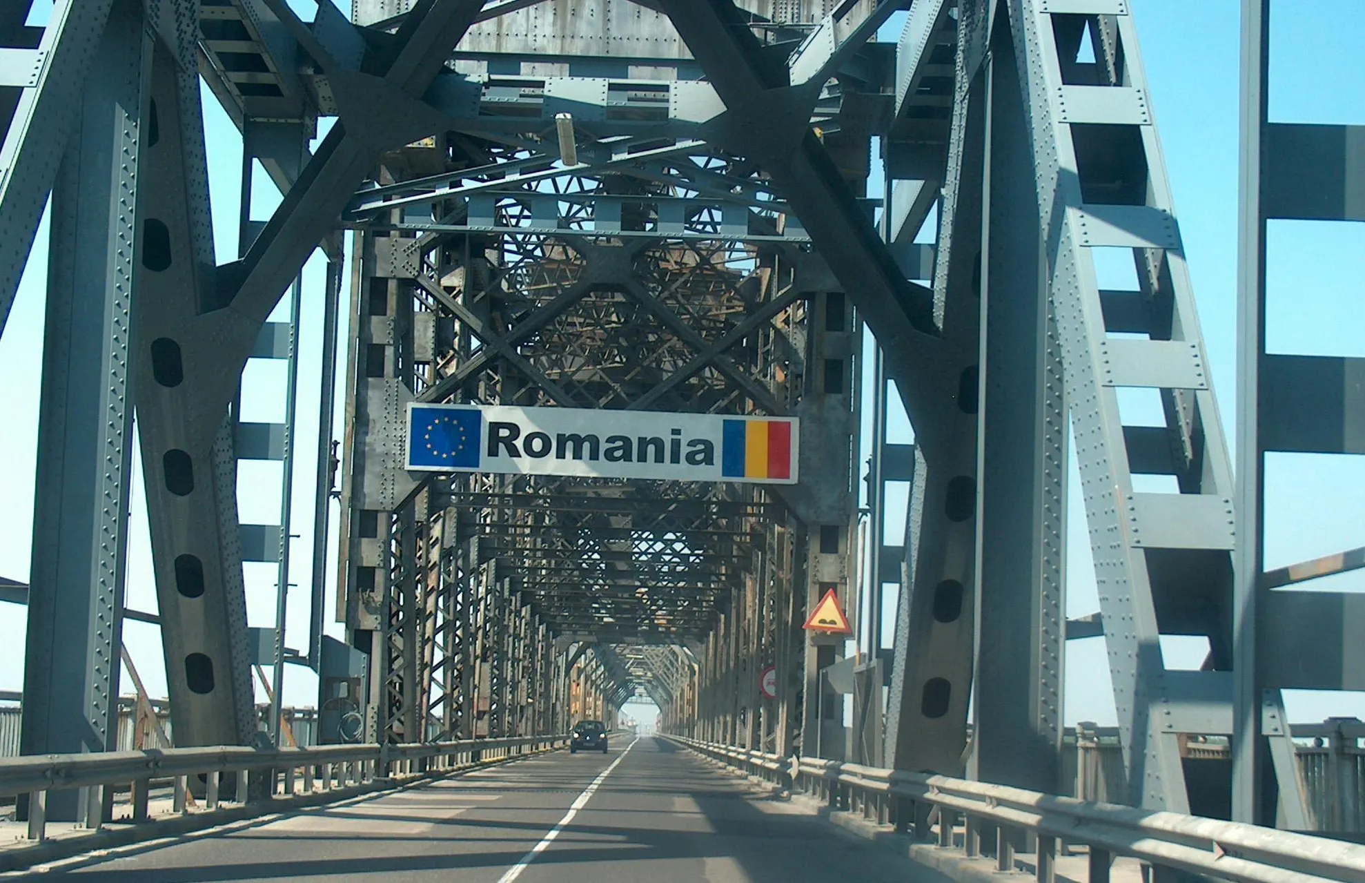 Restricţii extinse de circulaţie pe podul de la Giurgiu. CNADNR recomandă deplasarea cu bacul