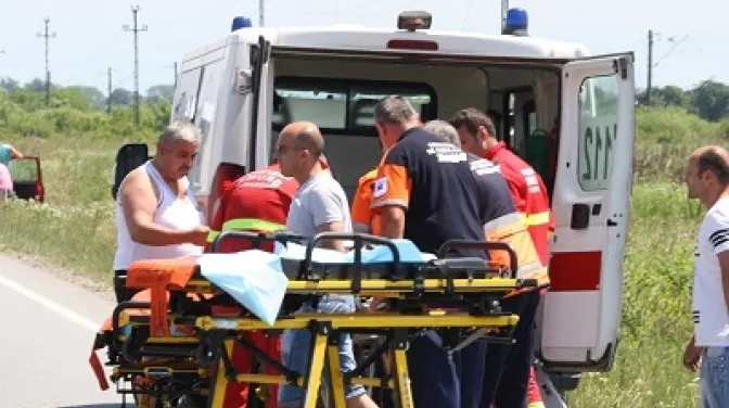 Şoferul unui microbuz s-a aplecat după telefon. Ce s-a întâmplat cu oamenii din maşină e groaznic