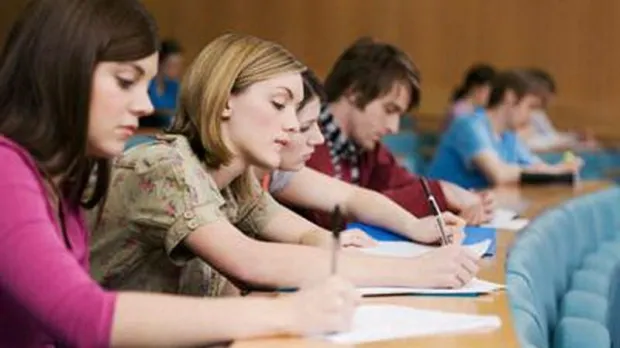 Cele mai căutate facultăți din România. Aici e concurenţă de 10 pe loc