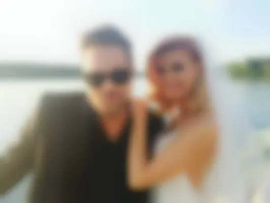 Nuntă în showbiz-ul românesc. Un cântăreţ s-a căsătorit cu o prezentatoare TV