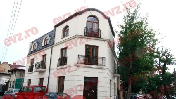 Averea lui Solomon Wigler. Cum arată vila de 460 de metri pătrați a consilierului arestat