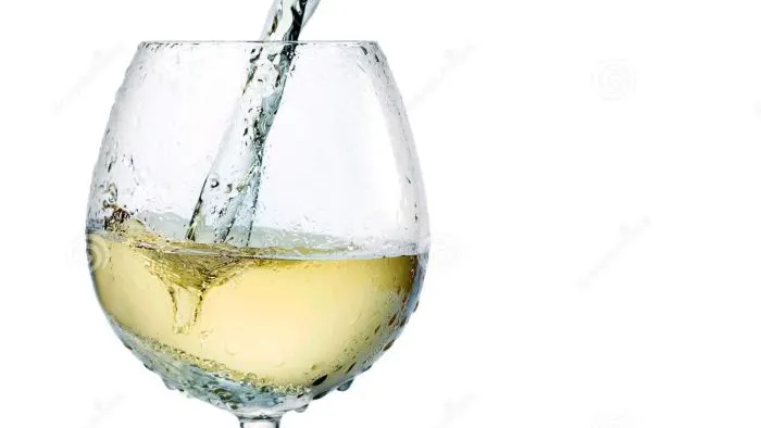 A comandat un pahar de vin la terasă, dar a primit detergent. A murit în chinuri la spital