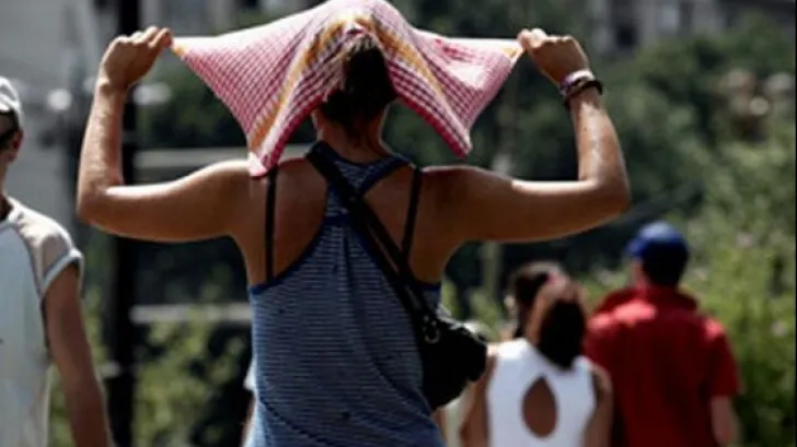 Caniculă. 10 de sfaturi ca să te protejezi în cele trei zilele toride care urmează