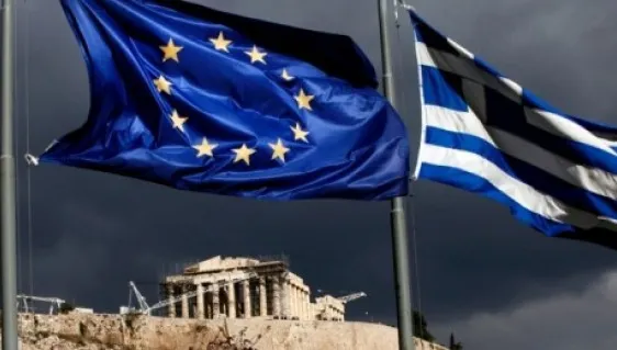 Majoritatea grecilor vrea să rămână în zona euro și ar prefera un nou acord (sondaj)