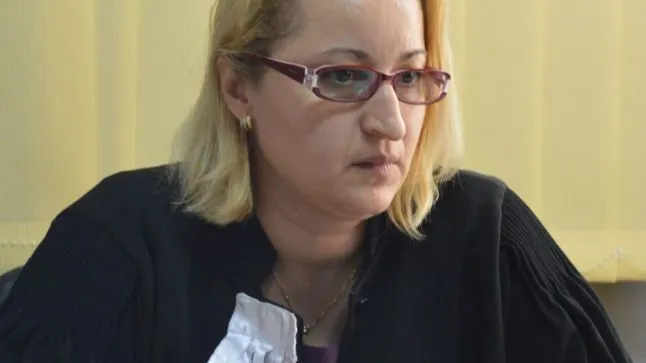 Avocata elevei violate de şapte indivizi atacă dur emisiunea lui Măruţă: "A minţit-o"