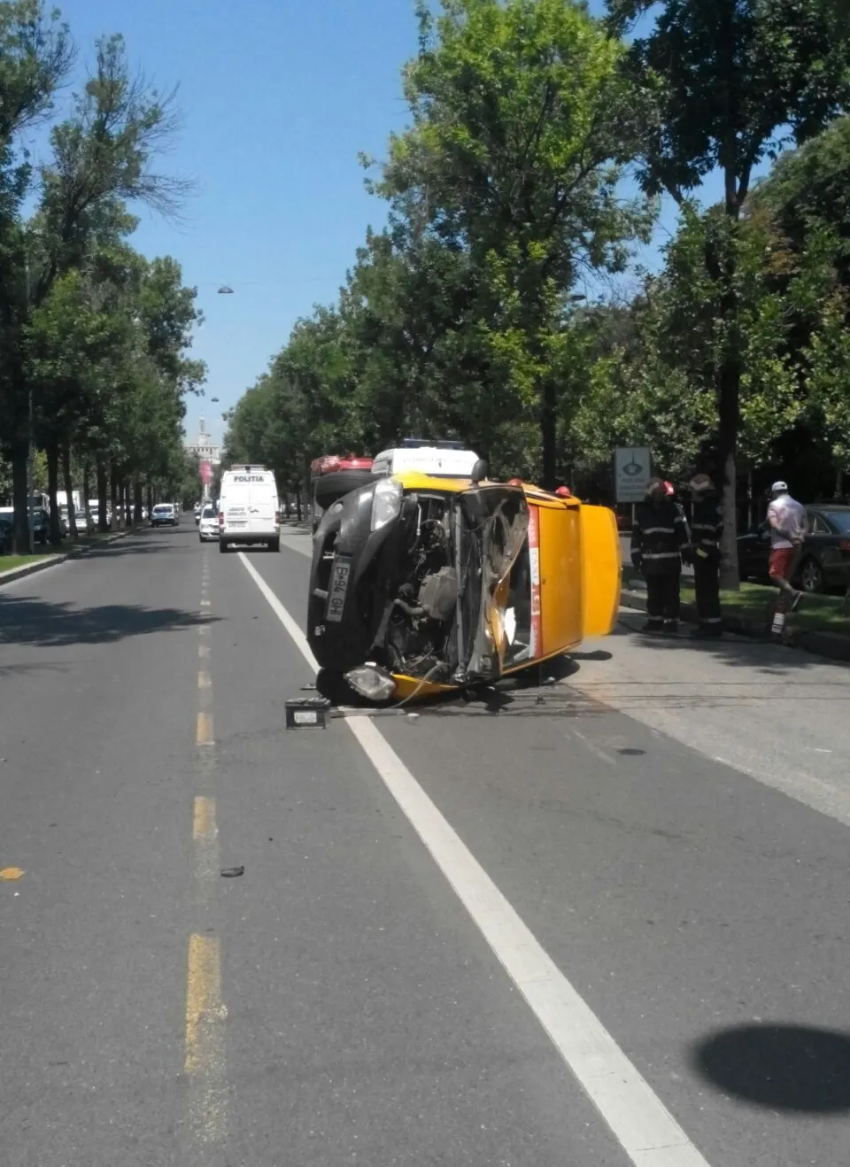 Accident spectaculos în Capitală, pe şoseaua Kiseleff: două persoane, rănite