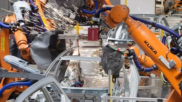 Un robot a ucis un om într-o fabrică germană. L-a ridicat și l-a strivit de o placă de metal