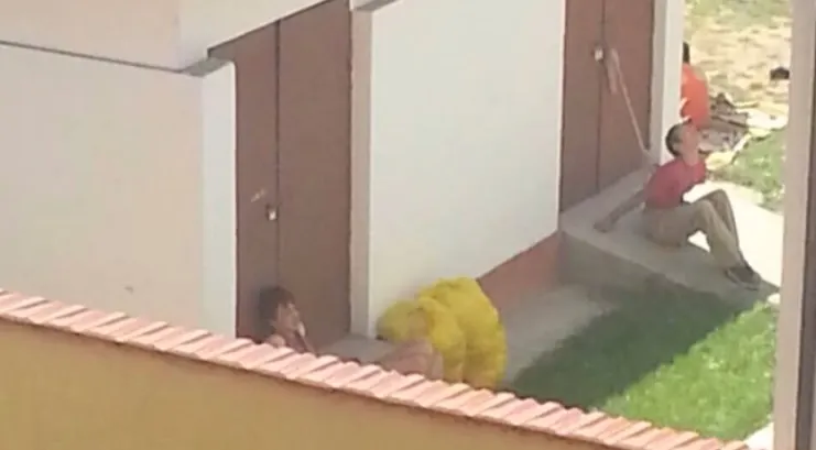 Copii legaţi cu sfoara în centrul de plasament. Demiteri pe bandă rulantă