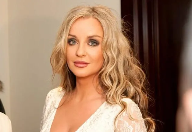Cum arată Tania Budi la aproape 50 de ani, în costum de baie