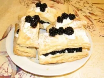 Desert rapid de vară, cu mascarpone și mure. Gata în 30 de minute