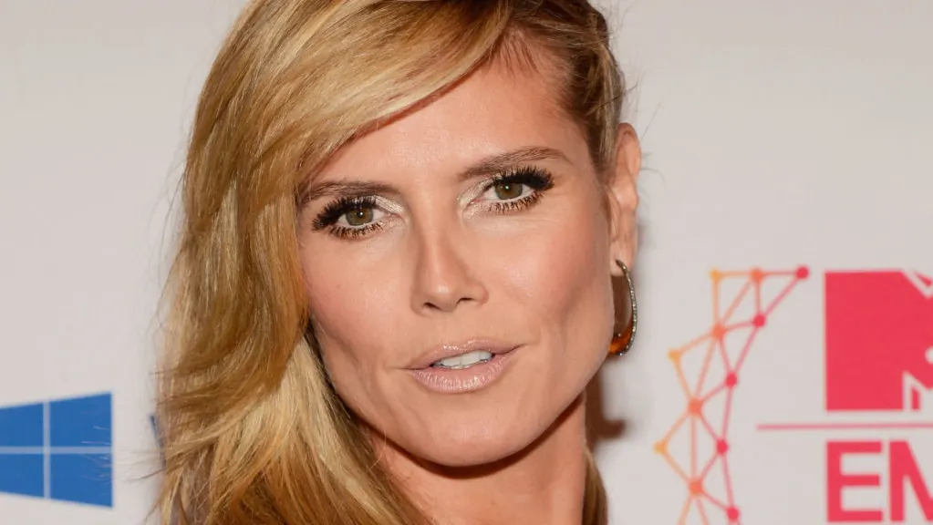 Îți vine să crezi că are 42 de ani?! Cum arată Heidi Klum în lenjerie intimă