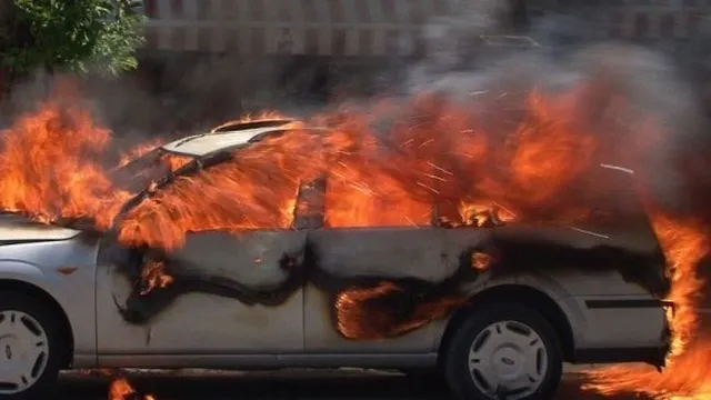 Trei autoturisme au luat foc în centrul Capitalei