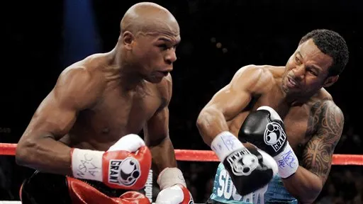 Mayweather făcut K.O. de WBO: americanul a fost deposedat de titlul cucerit în fața lui Pacquiao