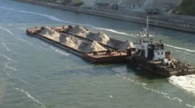 60 de nave au rămas blocate pe Dunăre, din cauza nivelului scăzut al fluviului