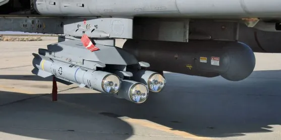 Moment periculos şi penibil pentru armata britanică: două rachete au căzut dintr-un avion