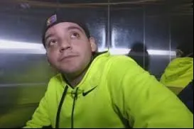 Un tânăr de 17 an a căzut de la etajul 17! A supravieţuit în mod miraculos! IMAGINI ŞOCANTE