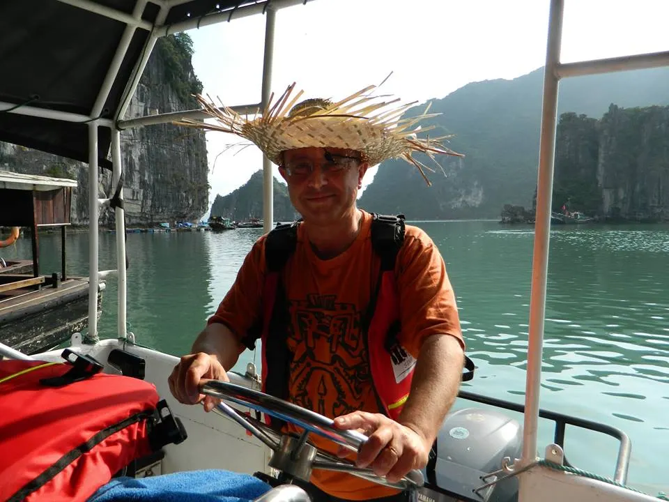Unde au mers parlamentarii în vacanță. Ce senatori au ales Vietnam sau Indonezia