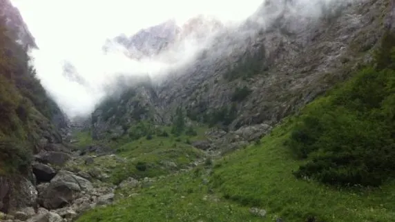 Misterele Văii Albe din Bucegi! Ce se întâmplă în locul care dă peste cap aparatele foto