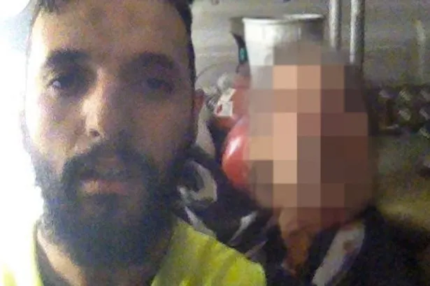 Selfie macabru postat de teroristul ISIS din Franţa care şi-a decapitat şeful