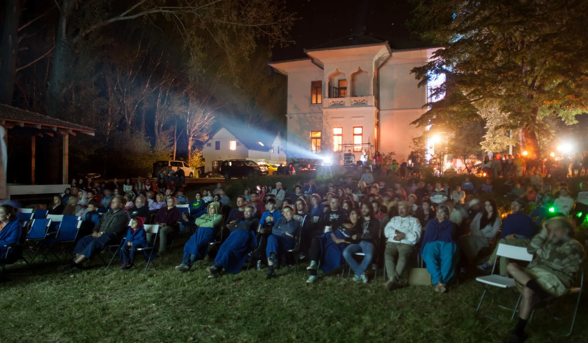 Festival în aer liber de cinema și bucătărie balcanică