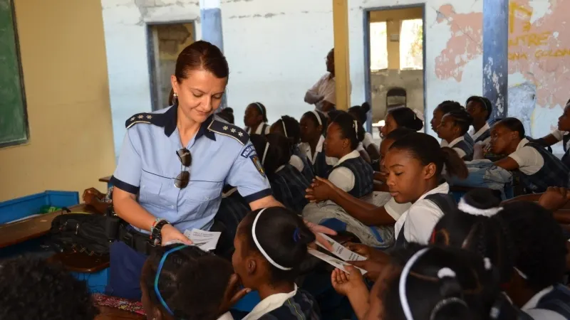 Raluca Domuța, prima polițistă care primește titlul de "Internațional Female Police Peacekeeper"