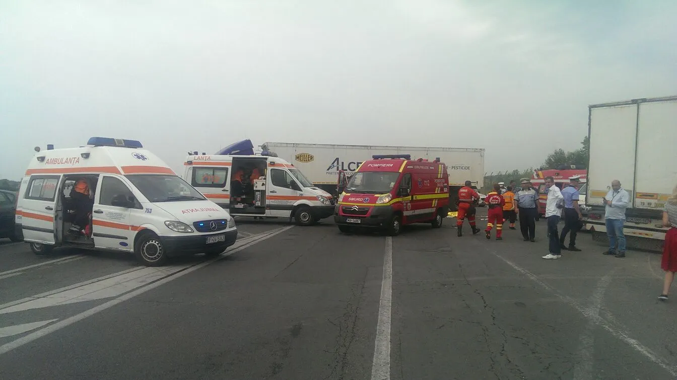 VIDEO GRAV ACCIDENT în Dej. Și-a salvat soția ÎNSĂRCINATĂ înainte ca mașina să ia FOC