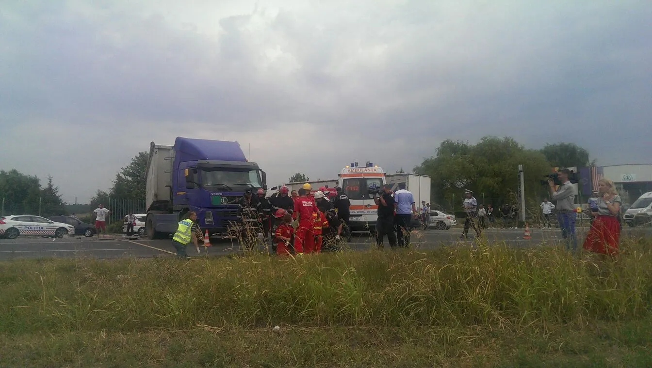 Accident grav în Bucureşti. Doi morţi şi cinci răniţi