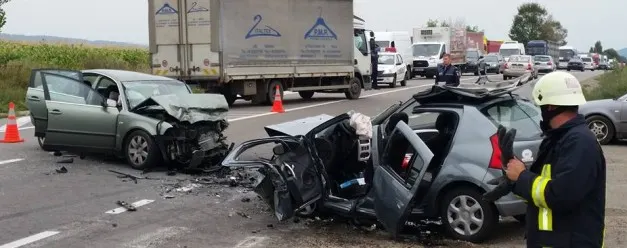 Accident grav în Bacău: o persoană a murit, cinci au fost rănite