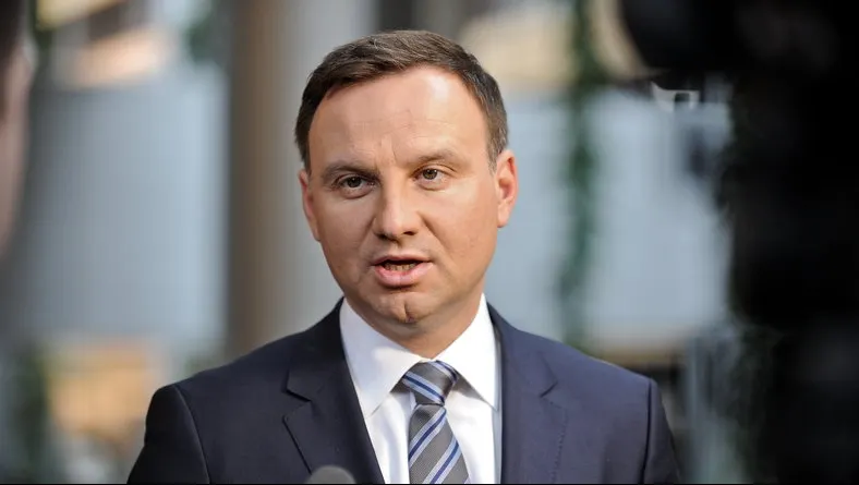 Președintele Poloniei cheamă NATO să-și instaleze baze militare în Europa Centrală