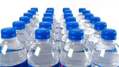 Aşa ne hidratăm corect. De ce nici 2,5 litri de apă pe zi nu sunt suficienţi dacă-i bem greşit