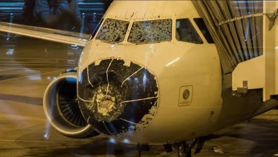 Avion grav avariat de furtună. Nu se ştie cum a reuşit să aterizeze în siguranţă