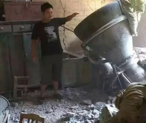 O bucată dintr-o rachetă spațială a căzut pe casa unui chinez. Ce surpriză a avut în pod