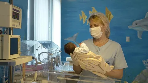 S-a dus la spital să nască, dar a ajuns pe mâna poliţiei. Ce "scenariu" plănuise tânăra de 19 ani