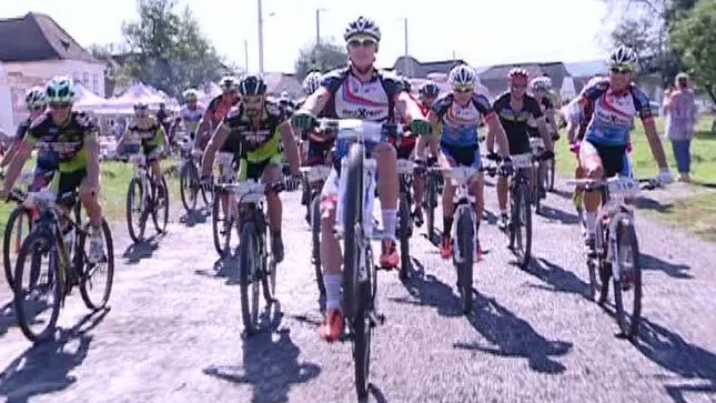 Peste 300 de sportivi au pedalat în Criţ la "Transilvania Bike Trails Race"