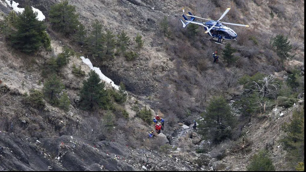 Un turist a murit după ce a căzut într-o râpă în Munţii Piatra Craiului în timp ce făcea fotografii
