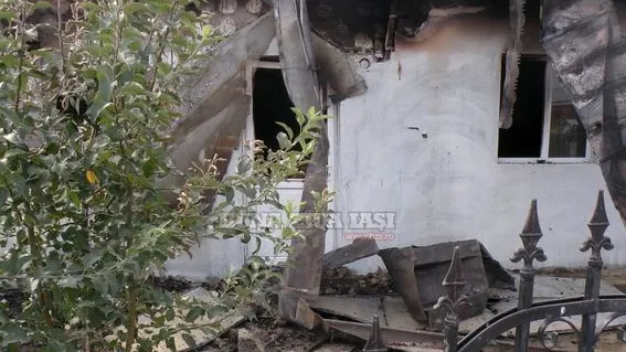 S-a dezlănţuit Iadul într-o comună din Iaşi. Tinerii sunt ucişi, iar casele sunt arse din temelii 