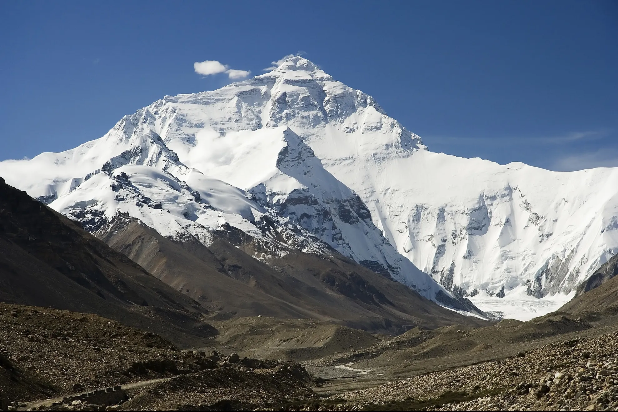Nepalul a redeschis Everestul pentru alpinişti, după cutremurul devastator din aprilie