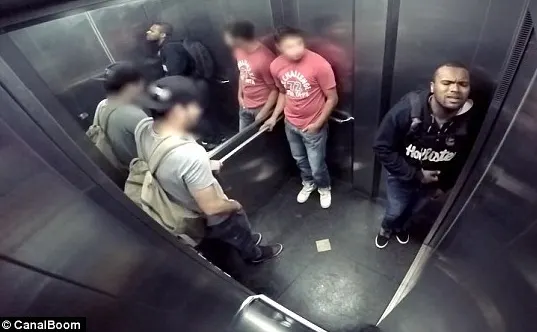 Cea mai scârboasă farsă din lume. A fost în stare să facă asta într-un lift plin, ziua-n amiaza mare