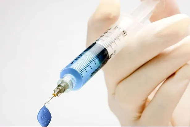Un bărbat şi-a injectat Viagra în zona intimă. A regretat enorm. Ce i s-a întâmplat