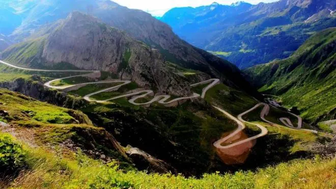 Momentul în care un Ferrari stabilește recordul de viteză pe Trasfăgărășan - VIDEO spectaculos