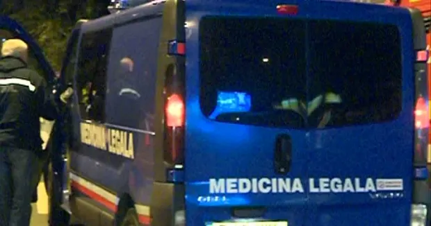 Tragedie la Vaslui: un tânăr de 19 ani s-a aruncat în gol de pe un bloc