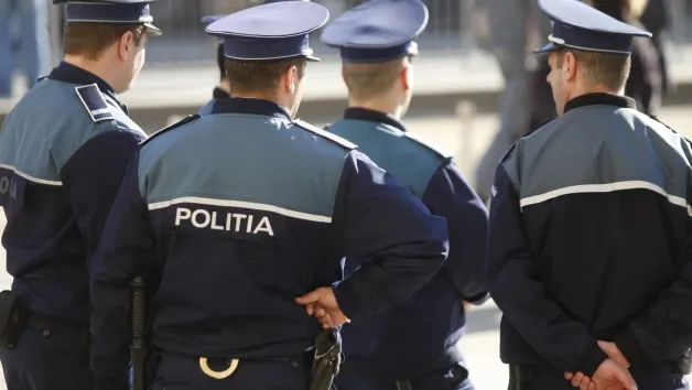 Minoră de 15 ani, violată de doi poliţişti! Fata fugise dintr-un centru de plasament! 