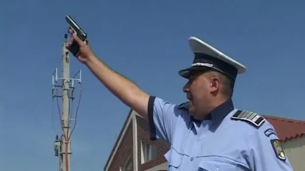Focuri de armă la Craiova şi o urmărire de maşini ca-n filme