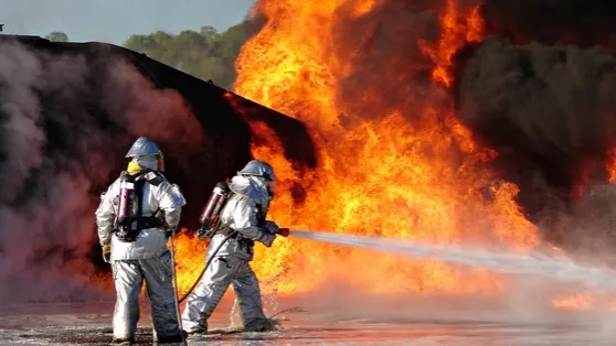 Clipe de groază pe aeroport! Un avion cu 53 de oameni la bord a luat foc pe pistă