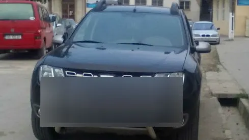 I-a lăsat pe toți cu gura căscată. Ce și-a scris pe numărul de la mașină un preot din România