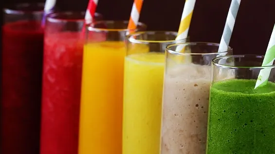 E delicios, se prepară ușor și te ajută să slăbești! Despre ce smoothie e vorba